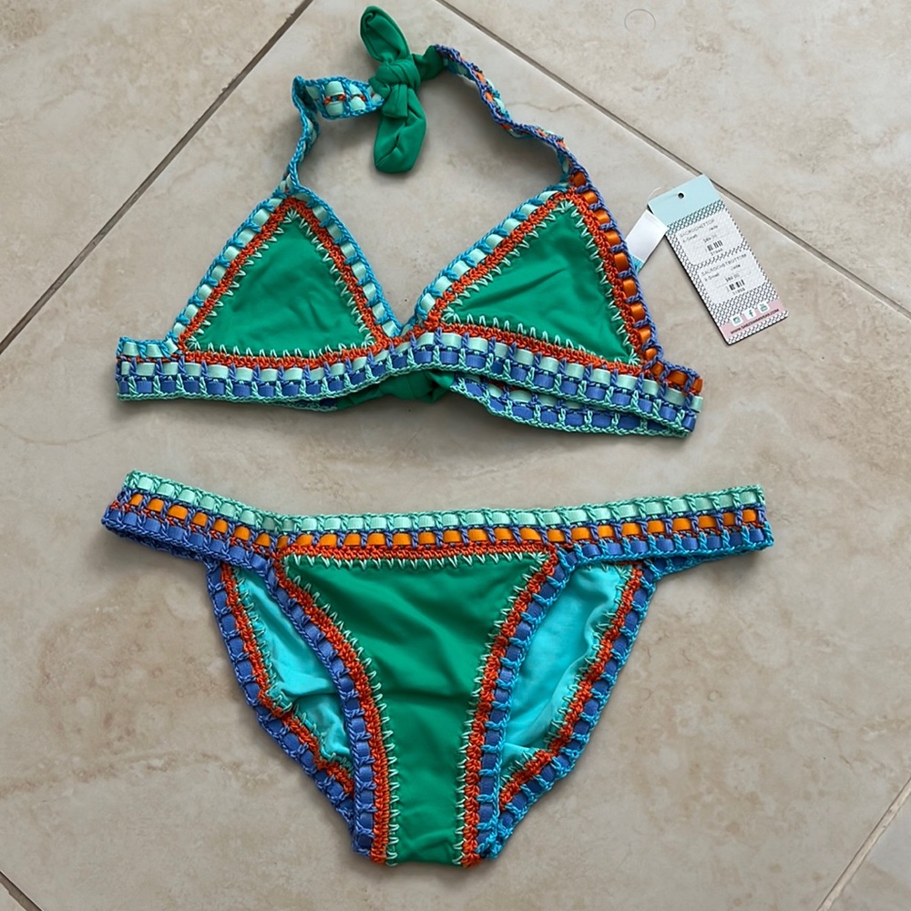 CROCHET KINI NWT REVERSIBLE